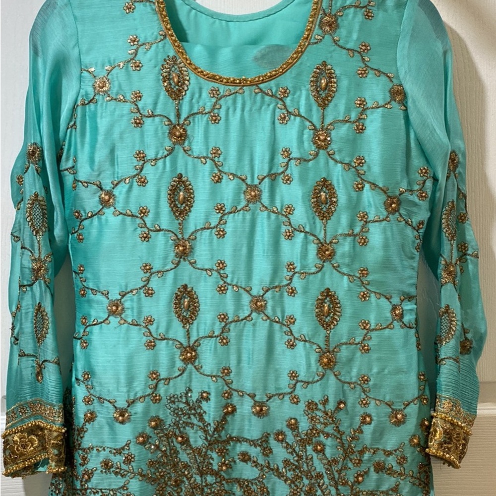 Beautiful Pakistani 3 Piece Suit